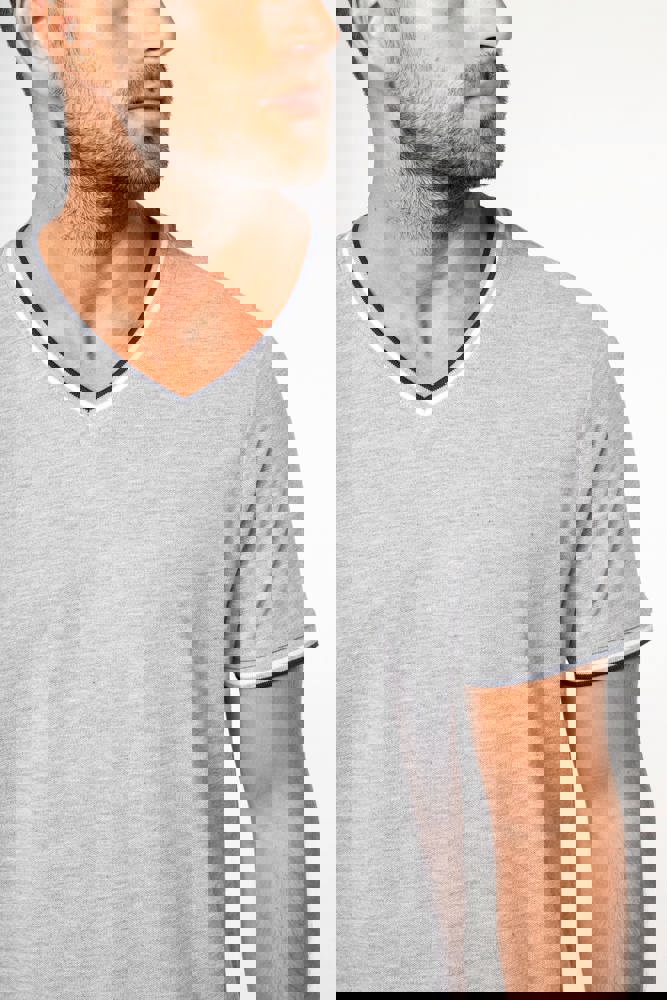 K374 - Herren T-Shirt aus Piqué-Trikot mit V-Ausschnitt